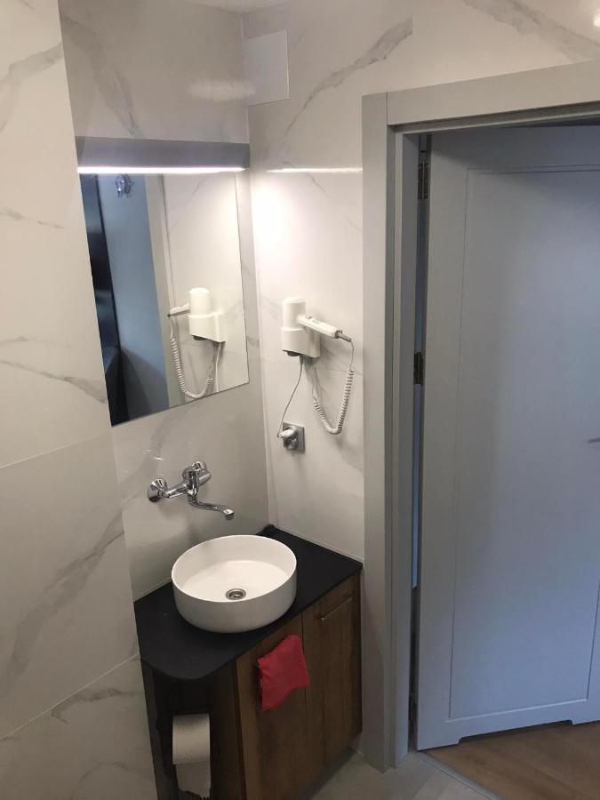 Pokoje Goscinne U Gracjana Wladyslawowo Exterior foto